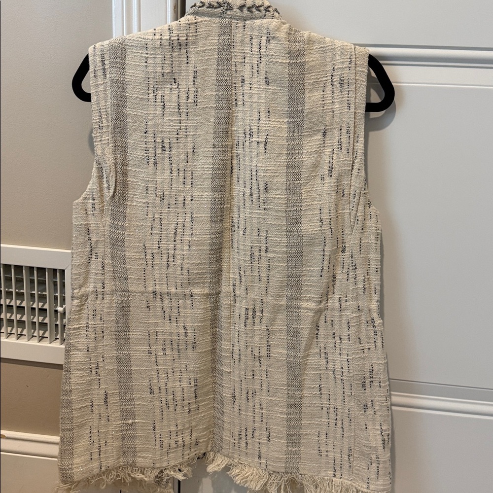 Zara Woman Textured Beige and Black Vest - Picture 4 of 5